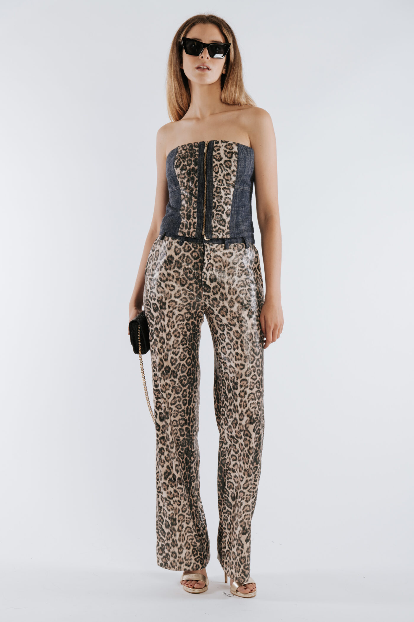 TOP WITH ANIMAL PRINT SEQUINS