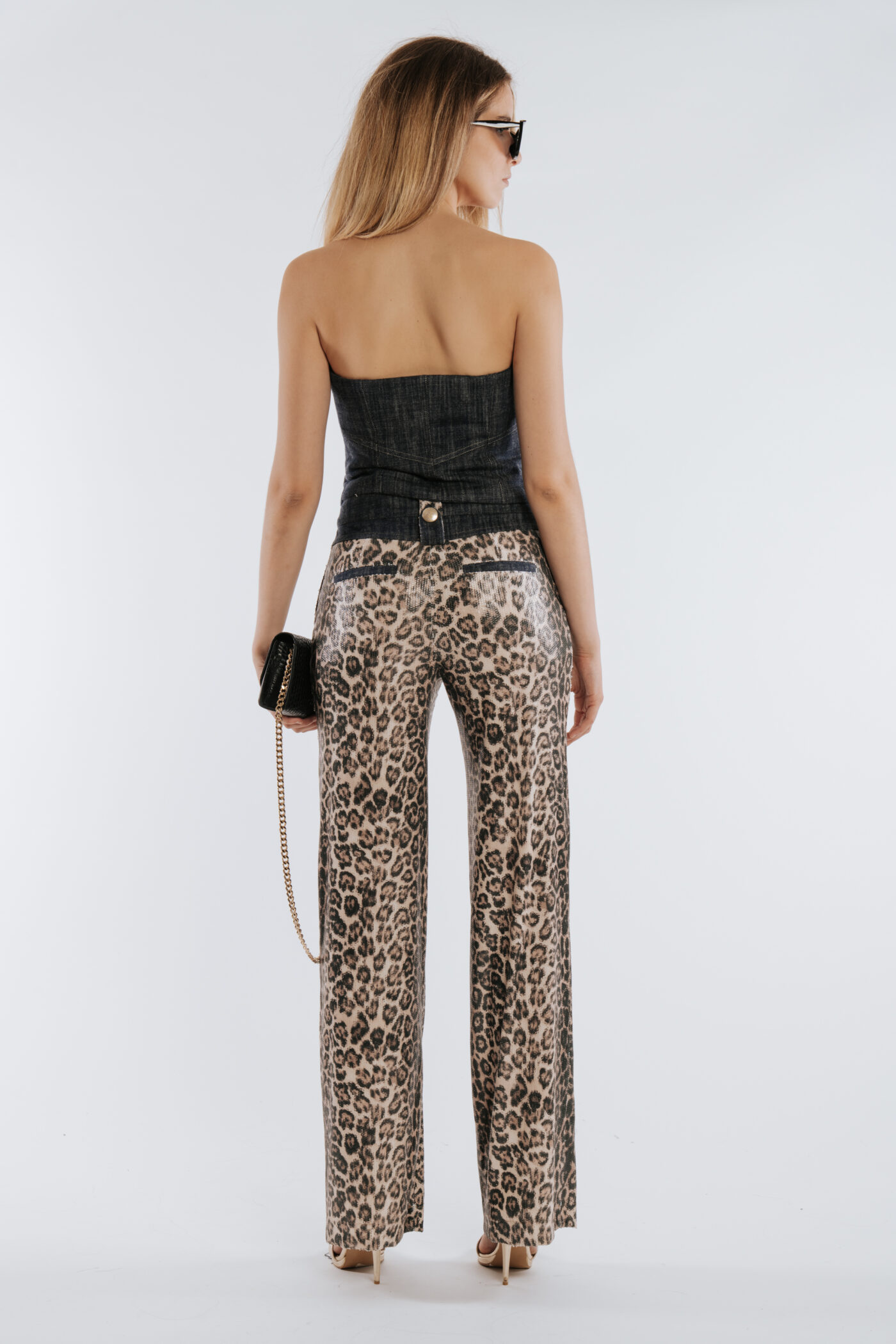 TOP WITH ANIMAL PRINT SEQUINS - Image 4
